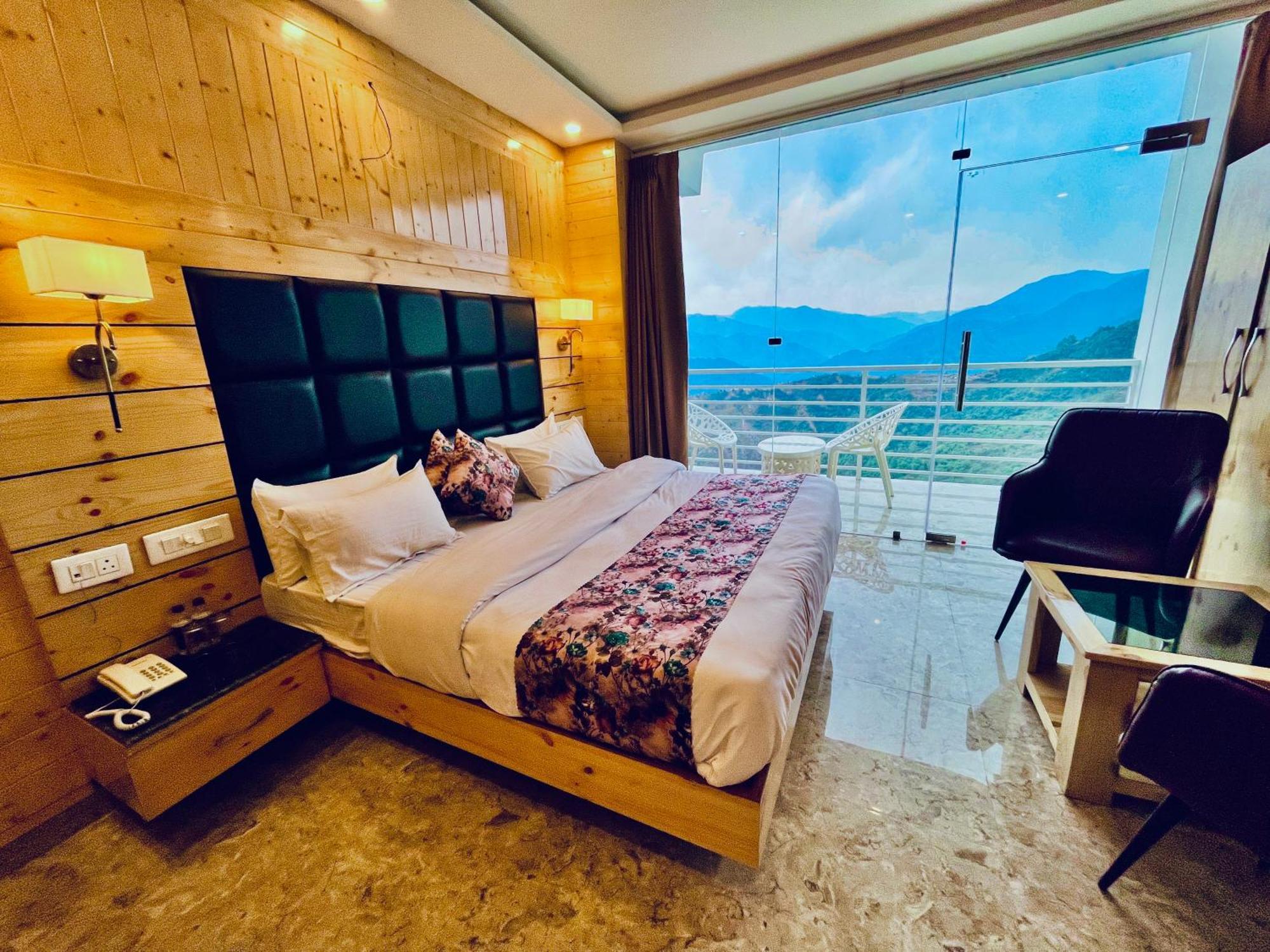 Hotel Classic Crown - #Scenic Mountain View #Open Terrace #Parking #Premium Rooms With Balcony #Guest Preferred #Best Selling Hotel In Mussoorie Eksteriør billede