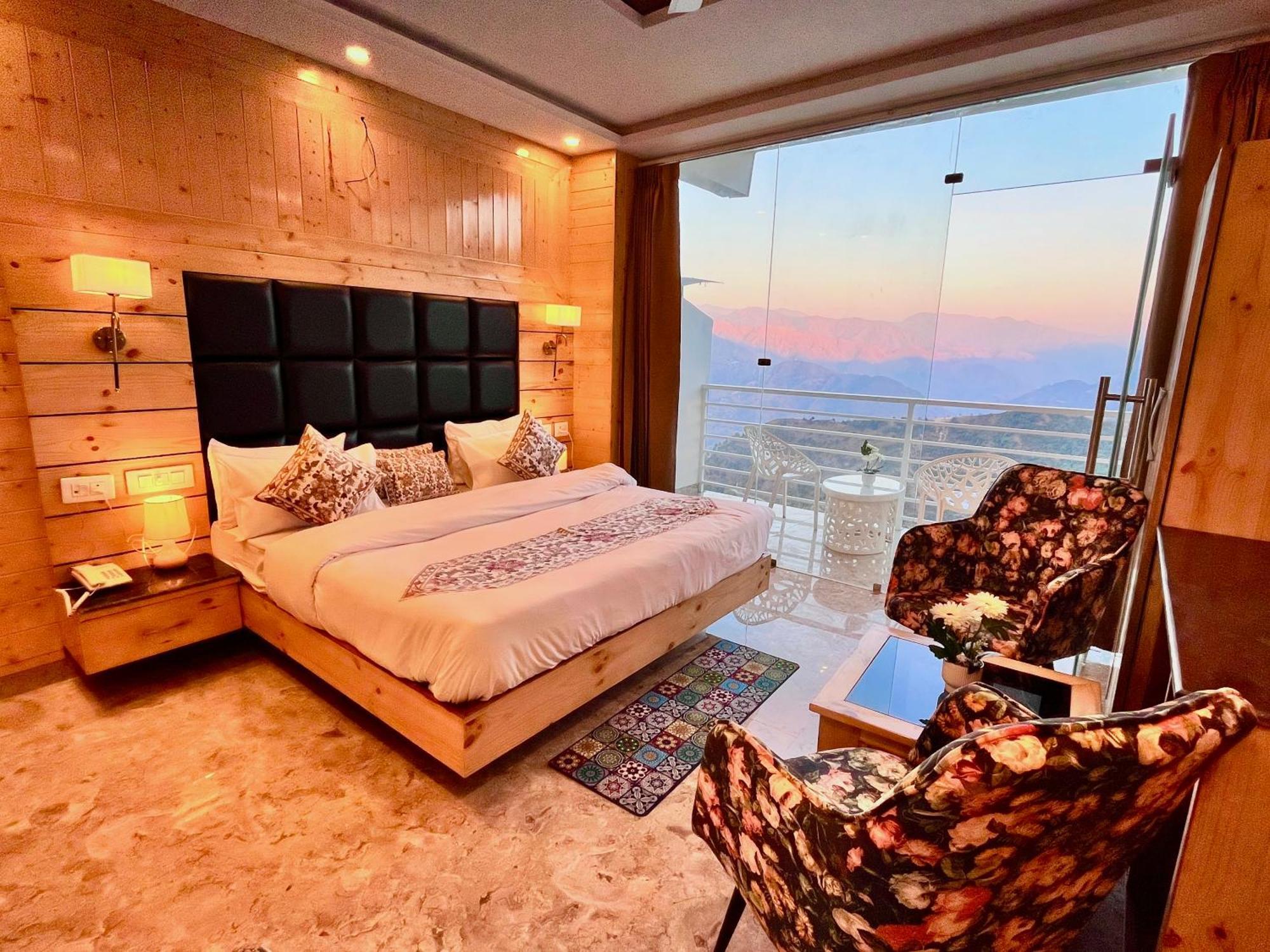 Hotel Classic Crown - #Scenic Mountain View #Open Terrace #Parking #Premium Rooms With Balcony #Guest Preferred #Best Selling Hotel In Mussoorie Eksteriør billede