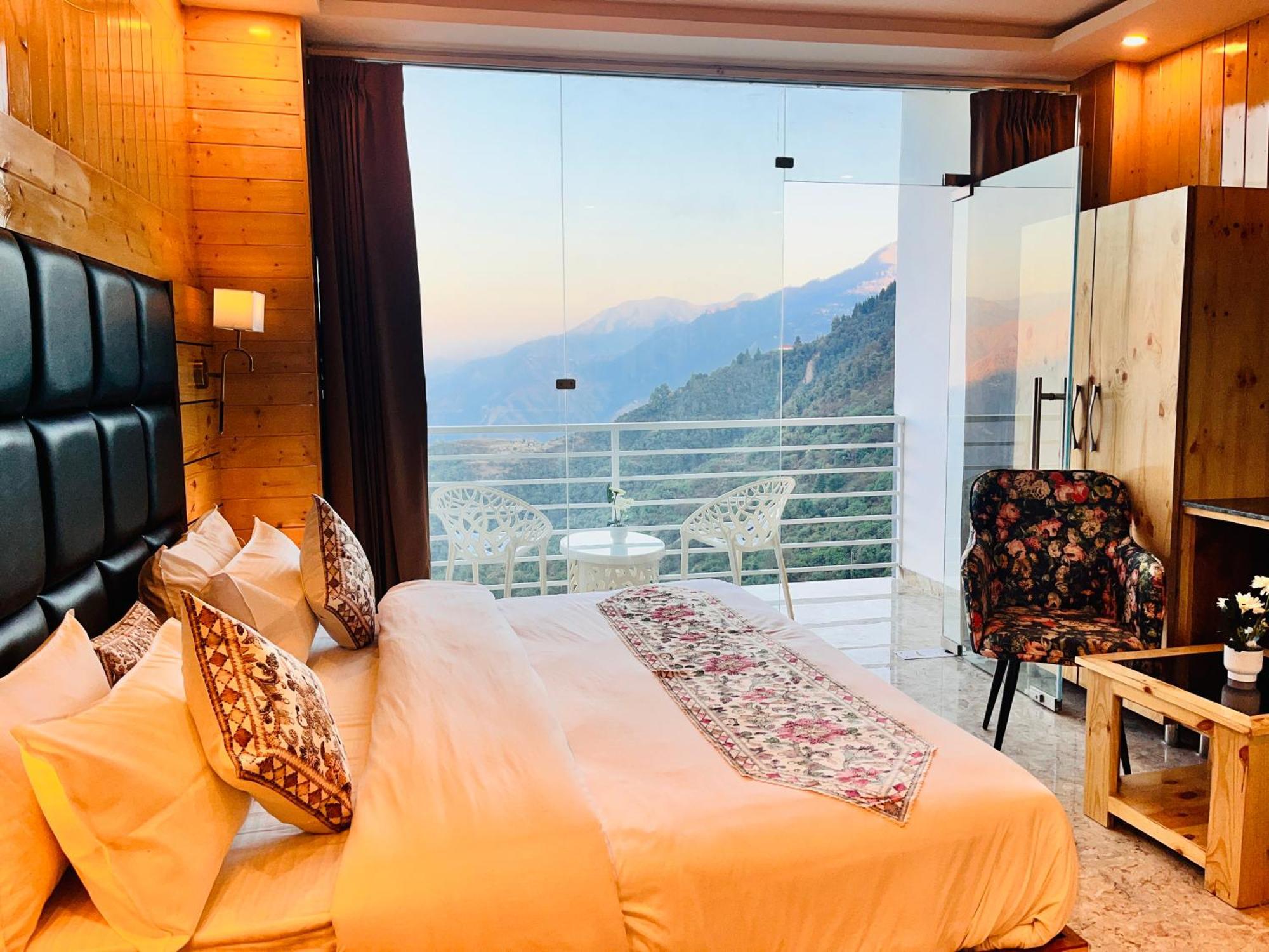 Hotel Classic Crown - #Scenic Mountain View #Open Terrace #Parking #Premium Rooms With Balcony #Guest Preferred #Best Selling Hotel In Mussoorie Eksteriør billede