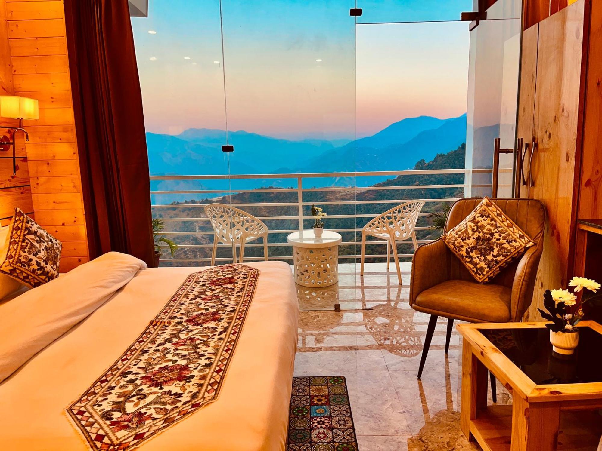 Hotel Classic Crown - #Scenic Mountain View #Open Terrace #Parking #Premium Rooms With Balcony #Guest Preferred #Best Selling Hotel In Mussoorie Eksteriør billede