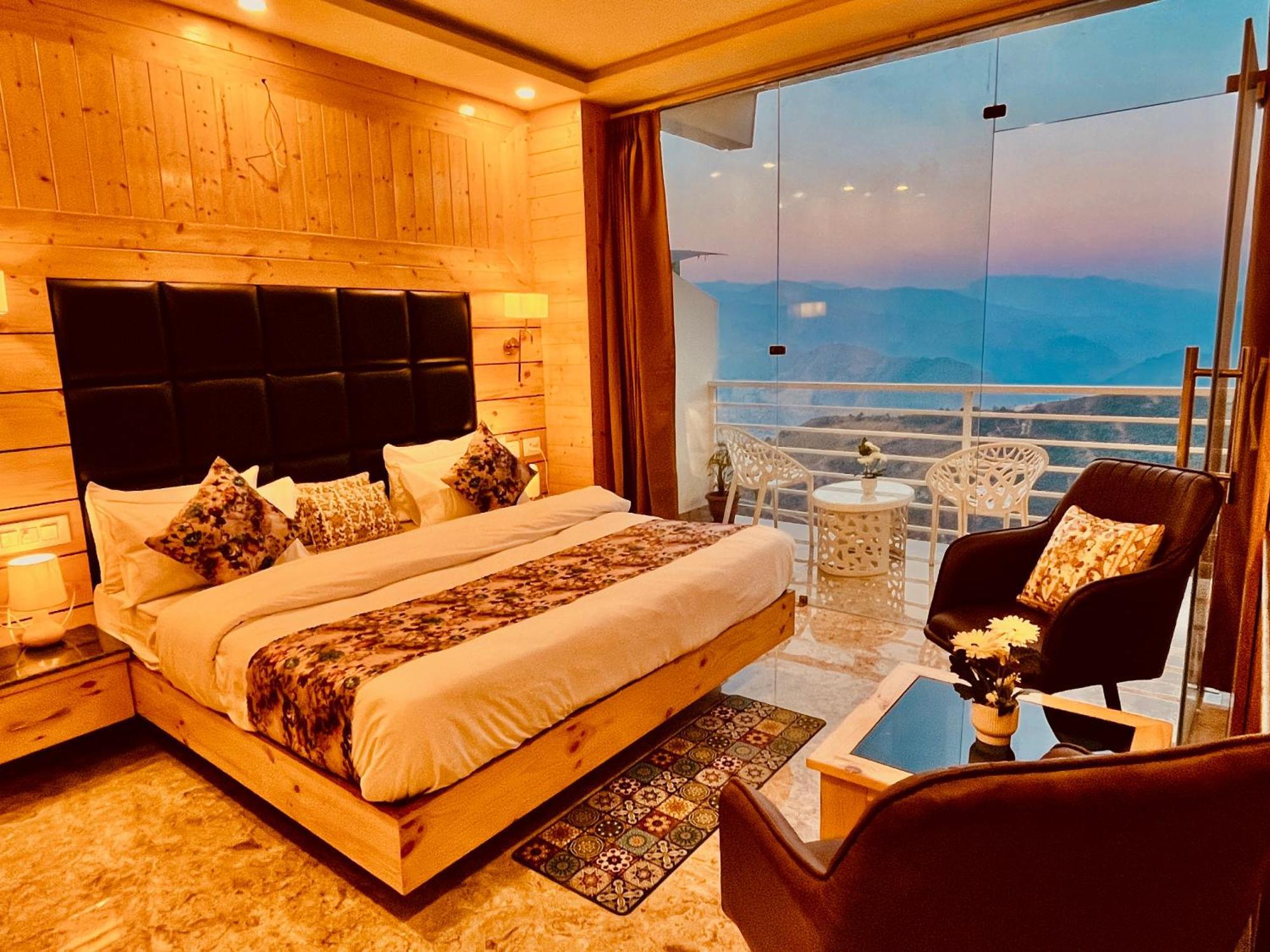 Hotel Classic Crown - #Scenic Mountain View #Open Terrace #Parking #Premium Rooms With Balcony #Guest Preferred #Best Selling Hotel In Mussoorie Eksteriør billede