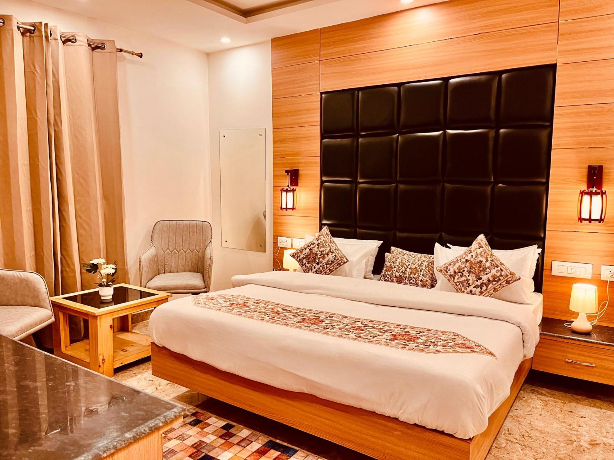 Hotel Classic Crown - #Scenic Mountain View #Open Terrace #Parking #Premium Rooms With Balcony #Guest Preferred #Best Selling Hotel In Mussoorie Eksteriør billede