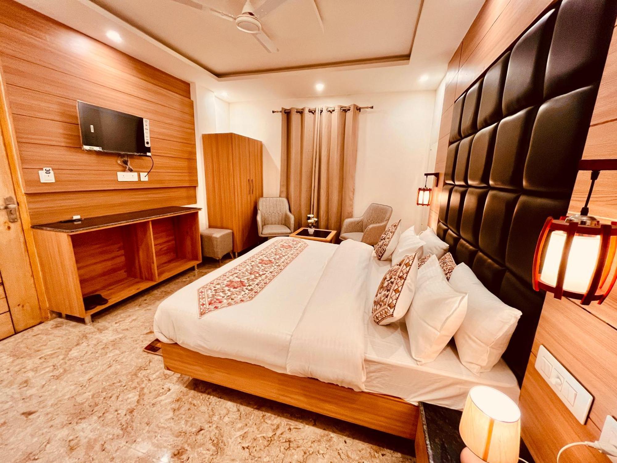 Hotel Classic Crown - #Scenic Mountain View #Open Terrace #Parking #Premium Rooms With Balcony #Guest Preferred #Best Selling Hotel In Mussoorie Eksteriør billede