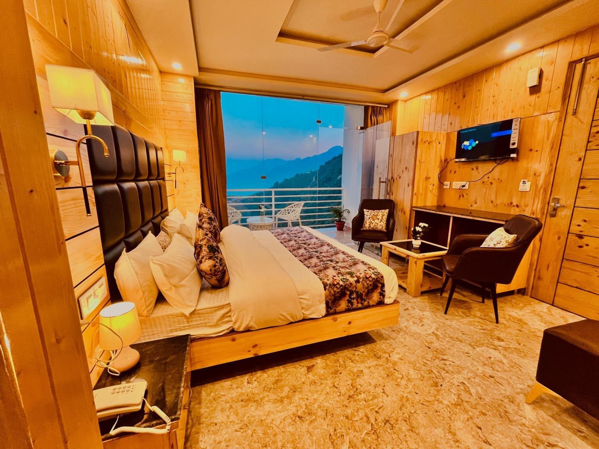 Hotel Classic Crown - #Scenic Mountain View #Open Terrace #Parking #Premium Rooms With Balcony #Guest Preferred #Best Selling Hotel In Mussoorie Eksteriør billede