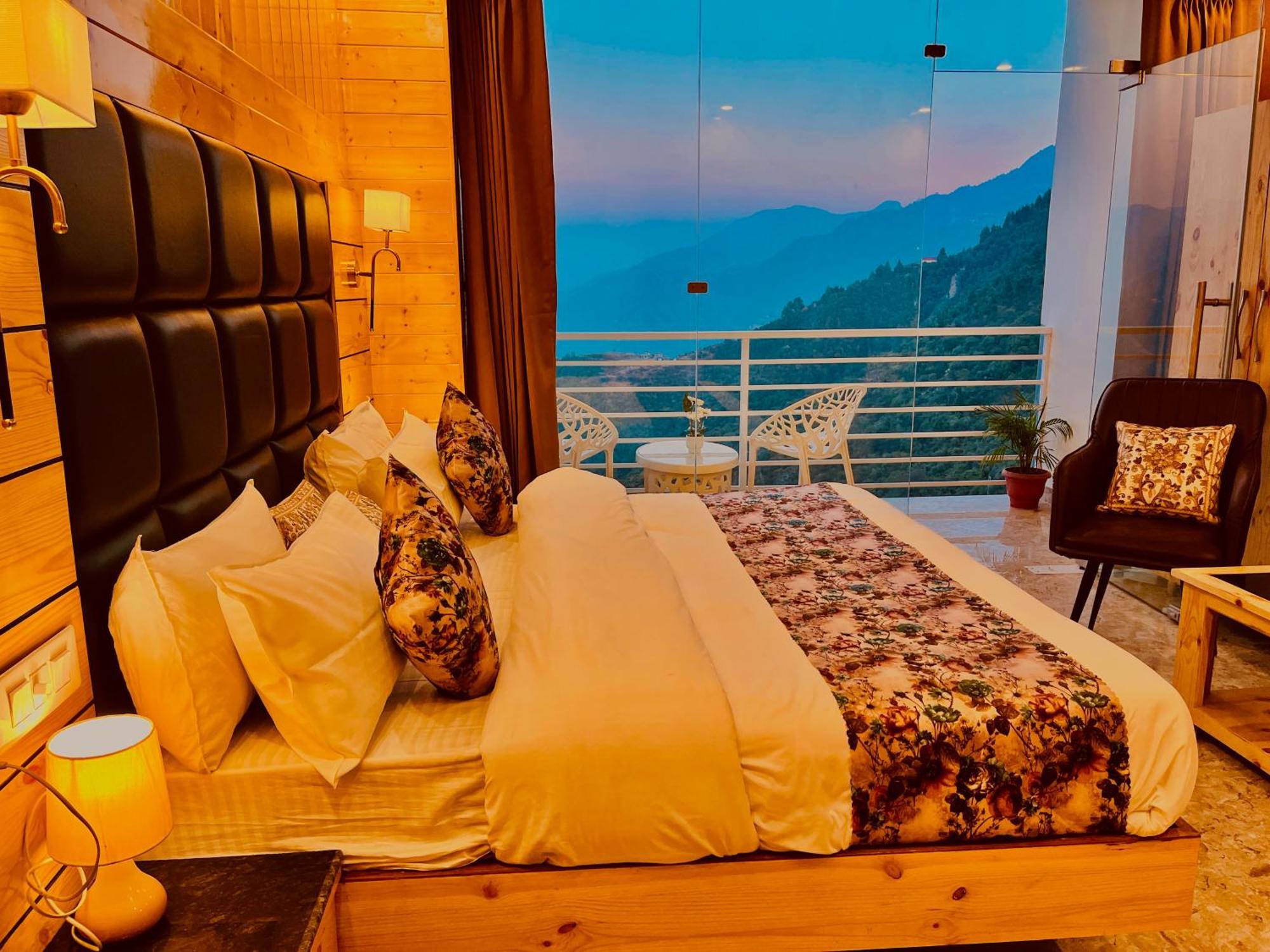 Hotel Classic Crown - #Scenic Mountain View #Open Terrace #Parking #Premium Rooms With Balcony #Guest Preferred #Best Selling Hotel In Mussoorie Eksteriør billede
