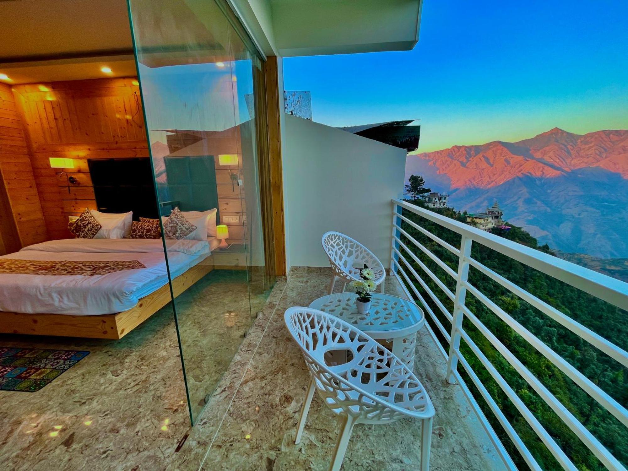 Hotel Classic Crown - #Scenic Mountain View #Open Terrace #Parking #Premium Rooms With Balcony #Guest Preferred #Best Selling Hotel In Mussoorie Eksteriør billede