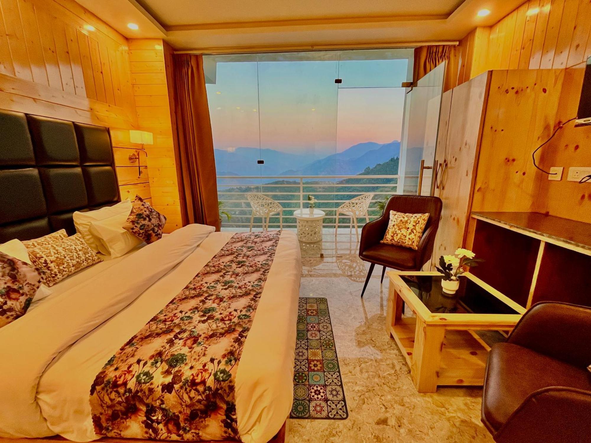 Hotel Classic Crown - #Scenic Mountain View #Open Terrace #Parking #Premium Rooms With Balcony #Guest Preferred #Best Selling Hotel In Mussoorie Eksteriør billede