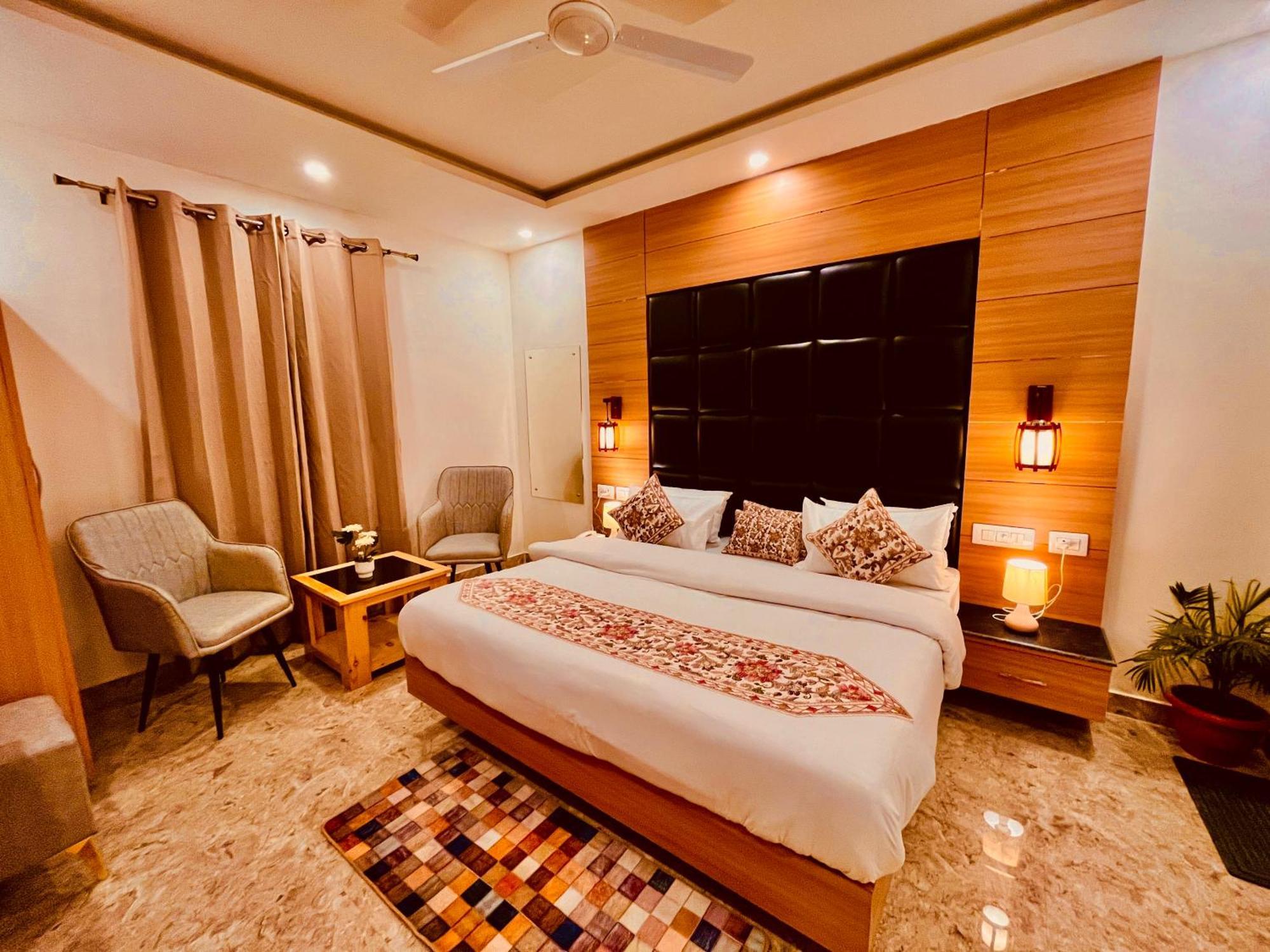 Hotel Classic Crown - #Scenic Mountain View #Open Terrace #Parking #Premium Rooms With Balcony #Guest Preferred #Best Selling Hotel In Mussoorie Eksteriør billede