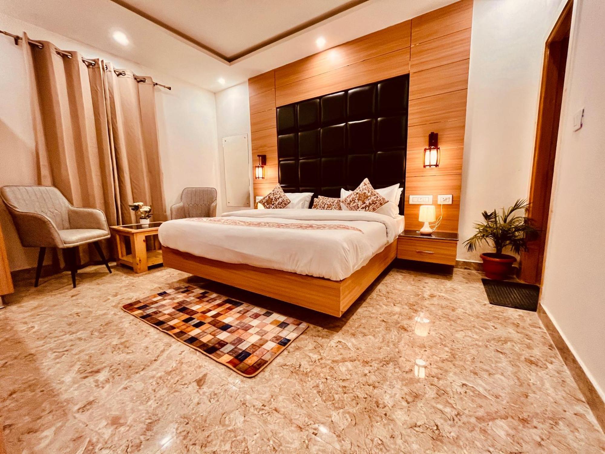 Hotel Classic Crown - #Scenic Mountain View #Open Terrace #Parking #Premium Rooms With Balcony #Guest Preferred #Best Selling Hotel In Mussoorie Eksteriør billede
