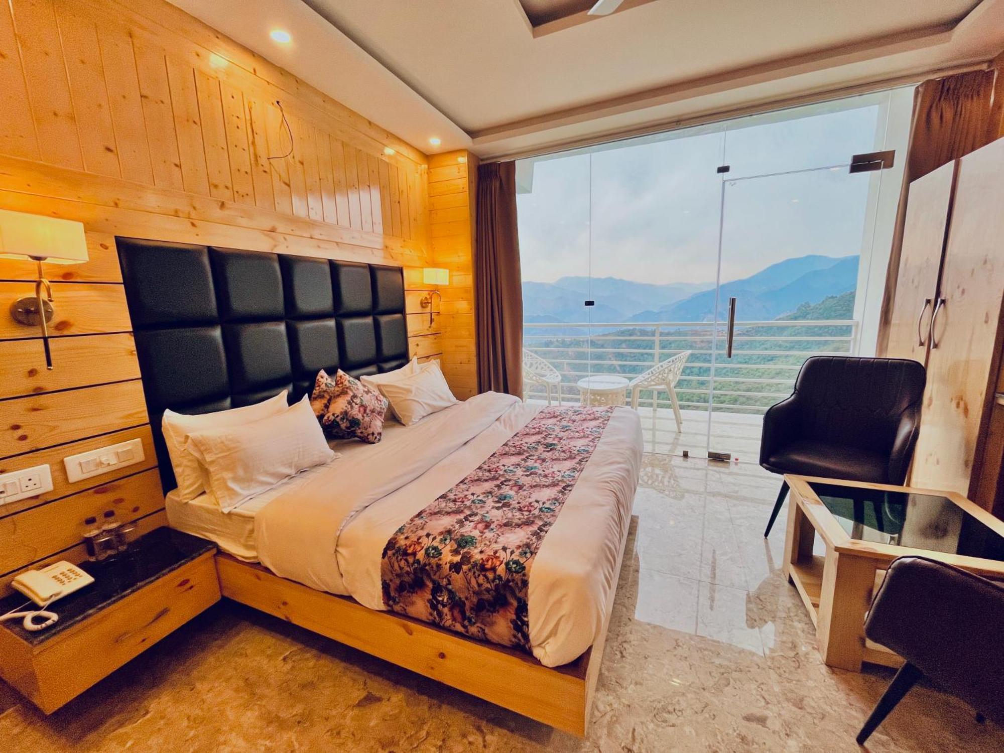 Hotel Classic Crown - #Scenic Mountain View #Open Terrace #Parking #Premium Rooms With Balcony #Guest Preferred #Best Selling Hotel In Mussoorie Eksteriør billede