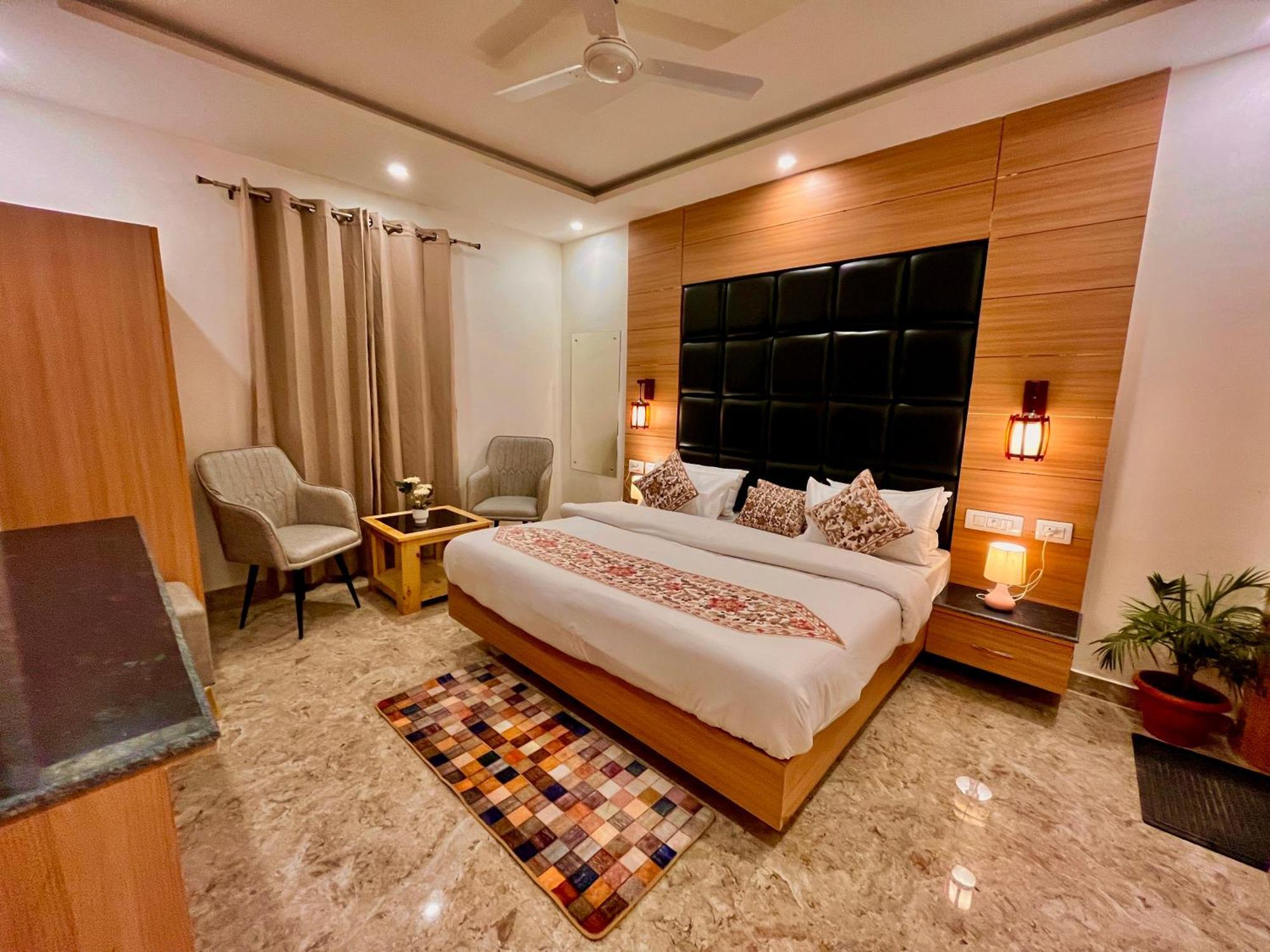 Hotel Classic Crown - #Scenic Mountain View #Open Terrace #Parking #Premium Rooms With Balcony #Guest Preferred #Best Selling Hotel In Mussoorie Eksteriør billede