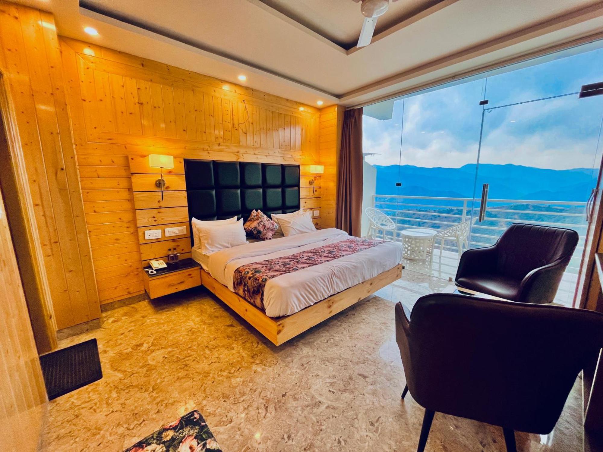 Hotel Classic Crown - #Scenic Mountain View #Open Terrace #Parking #Premium Rooms With Balcony #Guest Preferred #Best Selling Hotel In Mussoorie Eksteriør billede