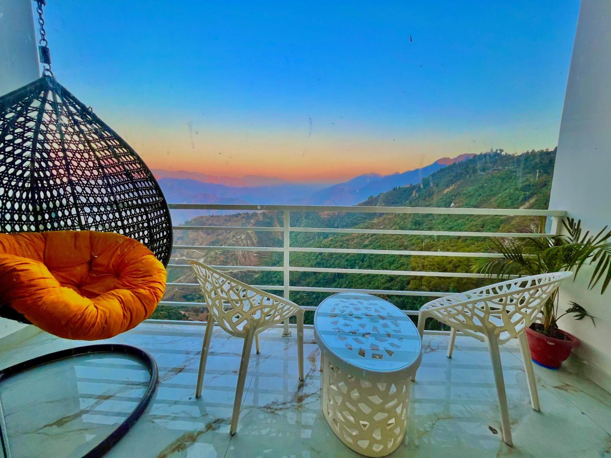 Hotel Classic Crown - #Scenic Mountain View #Open Terrace #Parking #Premium Rooms With Balcony #Guest Preferred #Best Selling Hotel In Mussoorie Eksteriør billede