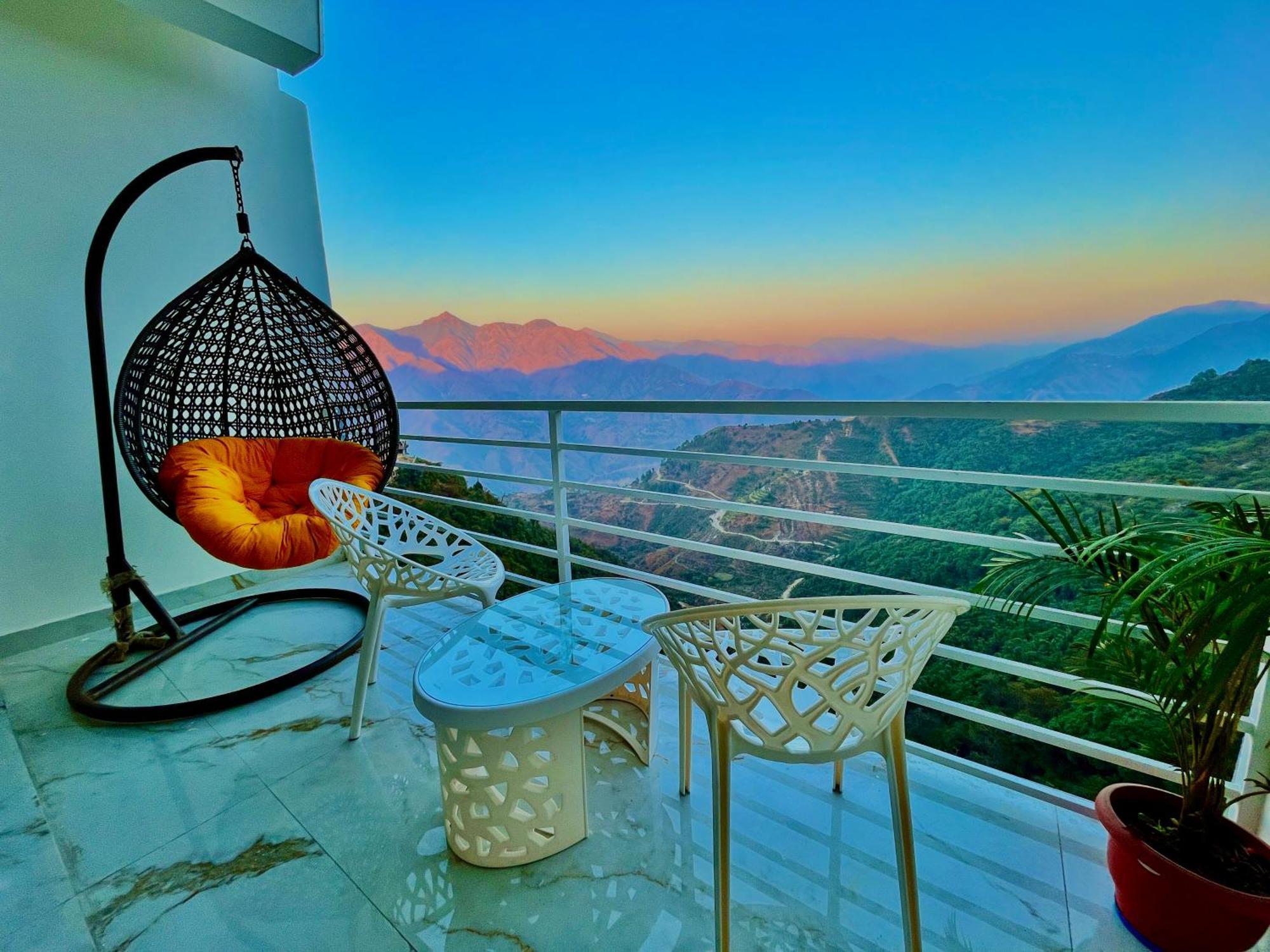 Hotel Classic Crown - #Scenic Mountain View #Open Terrace #Parking #Premium Rooms With Balcony #Guest Preferred #Best Selling Hotel In Mussoorie Eksteriør billede