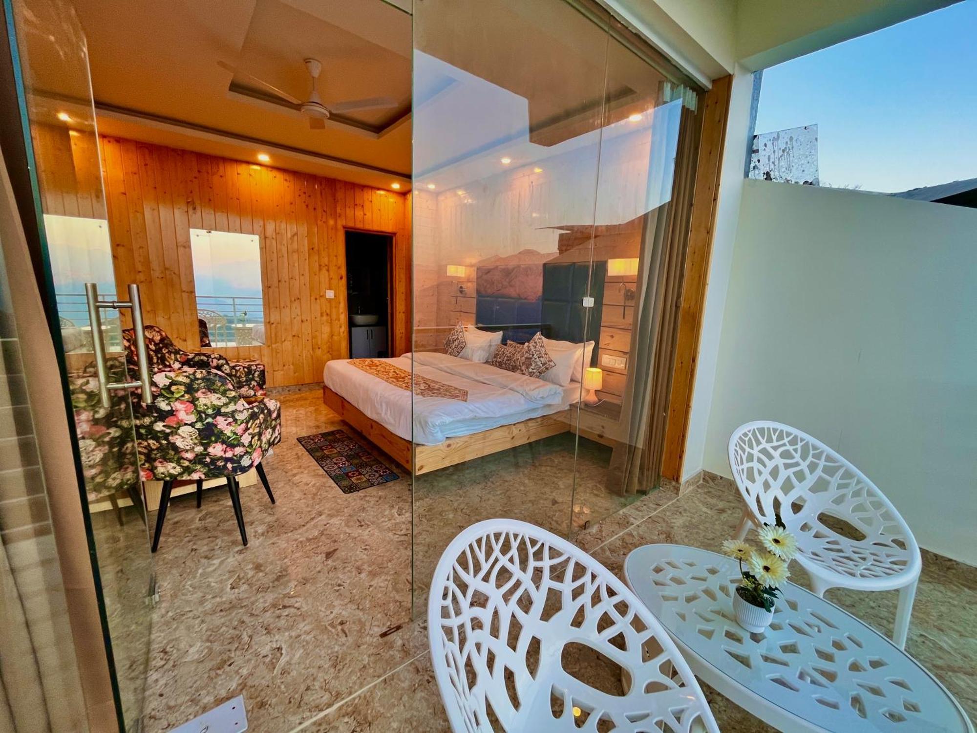 Hotel Classic Crown - #Scenic Mountain View #Open Terrace #Parking #Premium Rooms With Balcony #Guest Preferred #Best Selling Hotel In Mussoorie Eksteriør billede