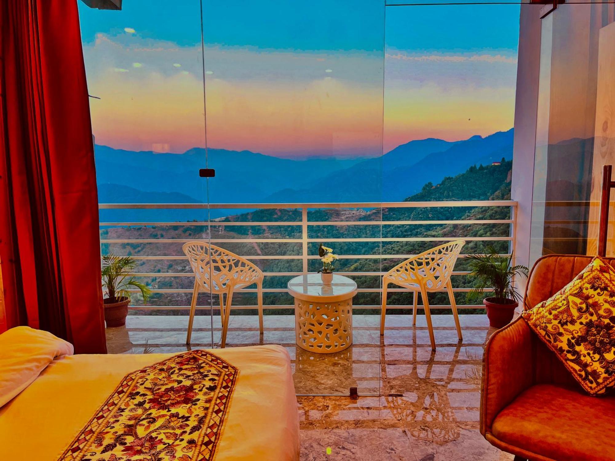 Hotel Classic Crown - #Scenic Mountain View #Open Terrace #Parking #Premium Rooms With Balcony #Guest Preferred #Best Selling Hotel In Mussoorie Eksteriør billede
