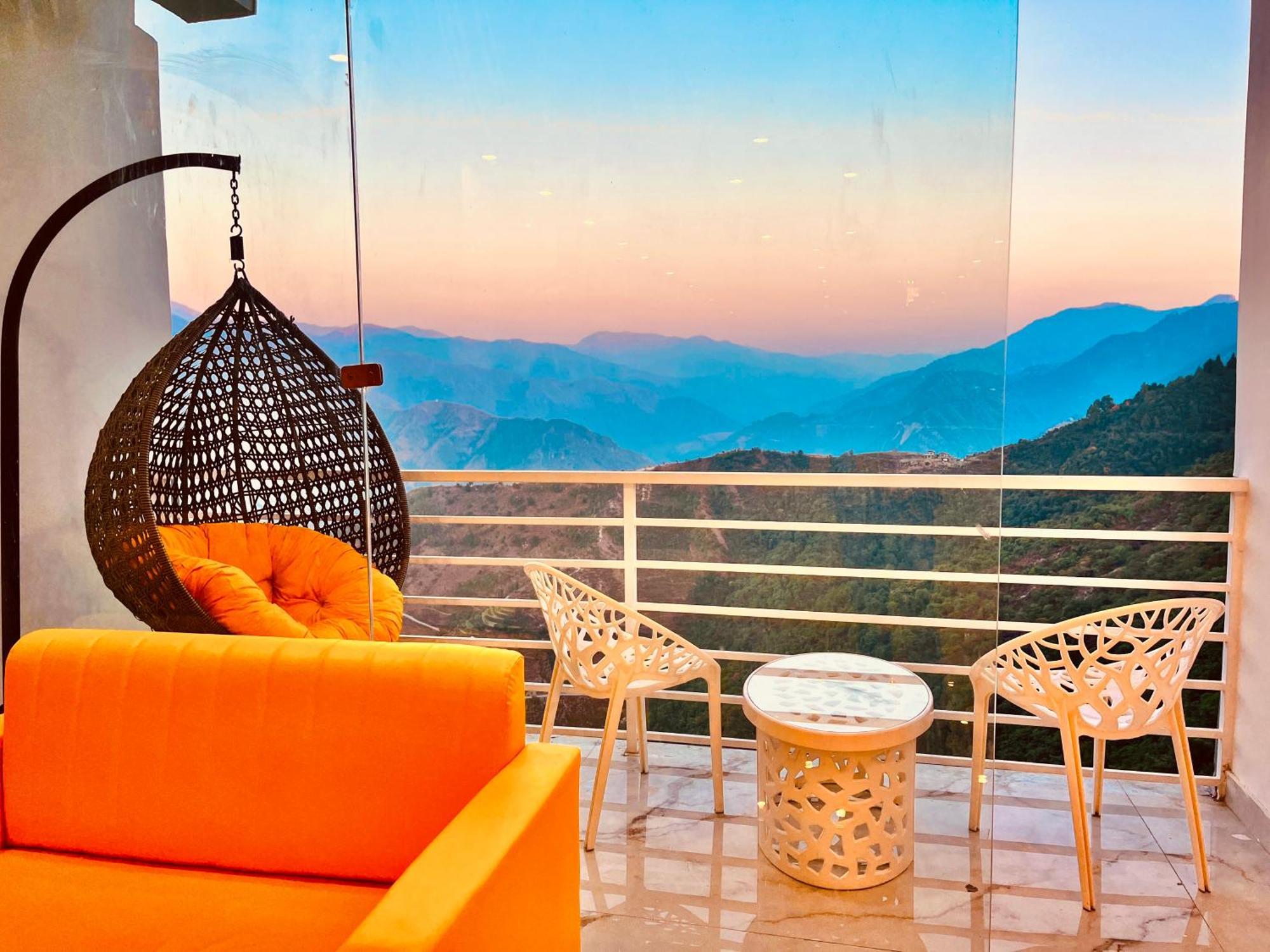 Hotel Classic Crown - #Scenic Mountain View #Open Terrace #Parking #Premium Rooms With Balcony #Guest Preferred #Best Selling Hotel In Mussoorie Eksteriør billede