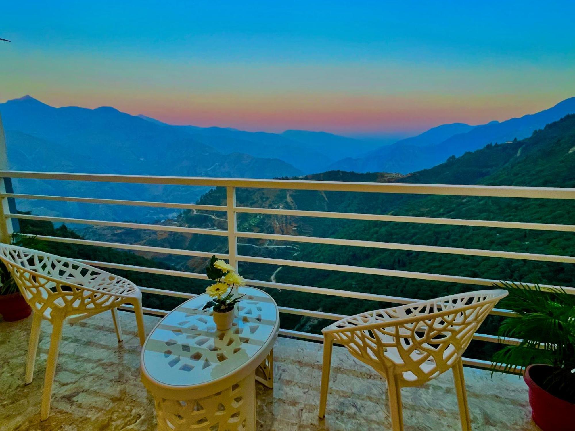 Hotel Classic Crown - #Scenic Mountain View #Open Terrace #Parking #Premium Rooms With Balcony #Guest Preferred #Best Selling Hotel In Mussoorie Eksteriør billede