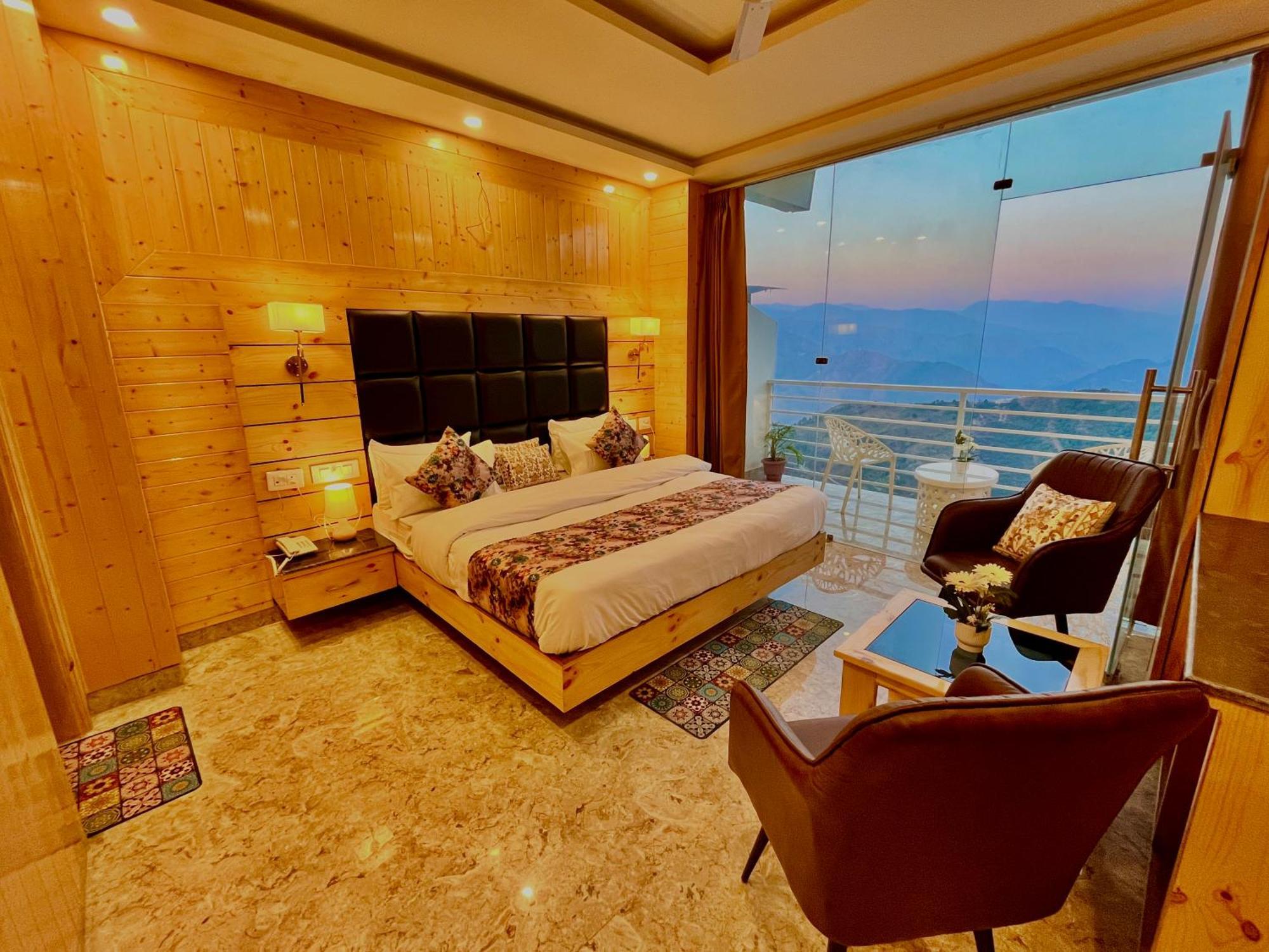 Hotel Classic Crown - #Scenic Mountain View #Open Terrace #Parking #Premium Rooms With Balcony #Guest Preferred #Best Selling Hotel In Mussoorie Eksteriør billede